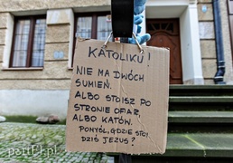 Protestujący:\"Pycha w kościele katolickim jest najgorszym grzechem\"