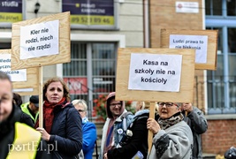 Protestujący:\"Pycha w kościele katolickim jest najgorszym grzechem\"