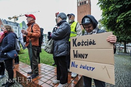 Protestujący:\"Pycha w kościele katolickim jest najgorszym grzechem\"