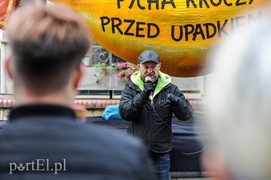 Protestujący:\"Pycha w kościele katolickim jest najgorszym grzechem\"