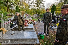 Sprzątali groby polskich bohaterów