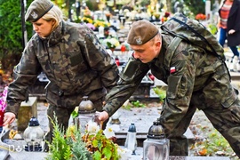 Sprzątali groby polskich bohaterów