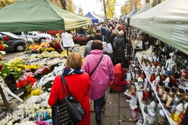 Elblążanie odwiedzają groby bliskich