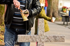 Elblążanie odwiedzają groby bliskich