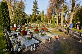 Elblążanie odwiedzają groby bliskich