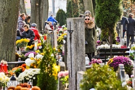 Elblążanie odwiedzają groby bliskich
