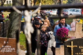 Elblążanie odwiedzają groby bliskich