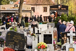 Elblążanie odwiedzają groby bliskich