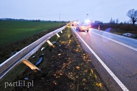 Wyprzedzała na zakręcie, skończyła w rowie i bez prawa jazdy