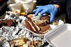 Wigilia przy dworcu: „Cieszę się, że każdy mi tu podaje rękę” Wigilia przy dworcu: „Cieszę się, że każdy mi tu podaje rękę”