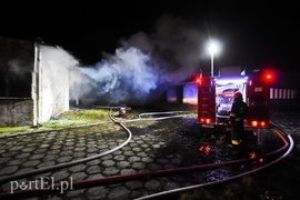 W Bielniku Drugim spłonęło około 200 balotów słomy