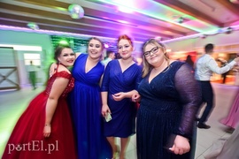 Są takie noce, od innych łaskawsze, kiedy się wolno wygłupić