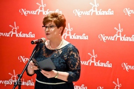 Są takie noce, od innych łaskawsze, kiedy się wolno wygłupić