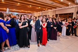 Są takie noce, od innych łaskawsze, kiedy się wolno wygłupić