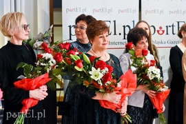 Są takie noce, od innych łaskawsze, kiedy się wolno wygłupić