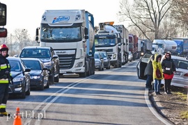 Zderzenie volkswagena z kią na drodze krajowej nr 22