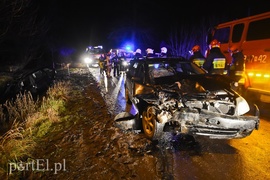 Uderzył w auto stojące na poboczu