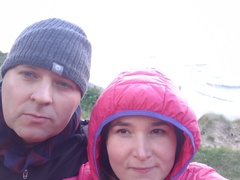 Kocham i cenię mojego męża za to, że mimo mojej przebytej choroby był i jest cały czas ze mną wspierają i kochając. Dzięki niemu uwierzyłam, że mogę wygrać z chorobą i wrócić do normalnego życia.
Justyna