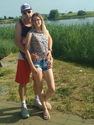 Cenię mojego męża za to, że życie z nim jest pełne barw, za to że w gorszy dzień potrafi sprawić, że na mojej twarzy pojawi się uśmiech, za wsparcie w dobrych i złych chwilach, wspólne wieczorne spacery a przede wszystkim kocham go za jego naturalność.
Justyna