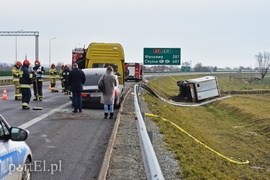 Uderzył w bmw i wylądował na boku w rowie