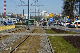 Zderzenie mercedesa z tramwajem na rondzie Solidarności