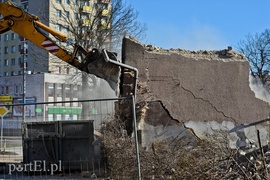 Burzą, by postawić market