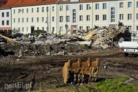 Burzą, by postawić market