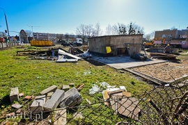 Burzą, by postawić market