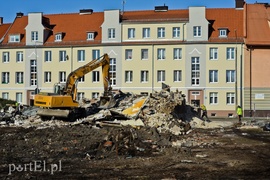 Burzą, by postawić market