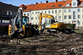 Burzą, by postawić market