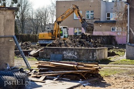 Burzą, by postawić market