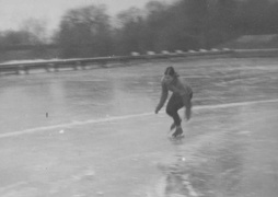 Pierwsze mistrzostwa  (historia Heleny Pilejczyk, odc. 1)