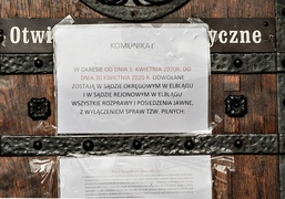 Nowe obostrzenia. \"W Elblągu spokojnie, tylko ludzie jakby smutniejsi\"