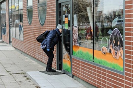 Nowe obostrzenia. \"W Elblągu spokojnie, tylko ludzie jakby smutniejsi\"