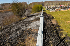 Pożar traw pod cmentarzem Dębica