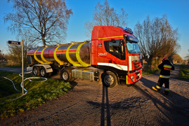 Pożar domu w Wiśniewie, z ogniem walczyło ponad 30 strażaków Pożar domu w Wiśniewie, z ogniem walczyło ponad 30 strażaków