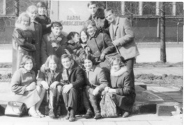 "Forma przestrzenna" - uczniowie II LO z lat 1965-68