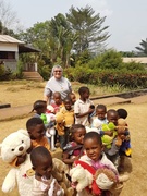 Dzieci z Afryki wreszcie mogą przytulić swoje misie