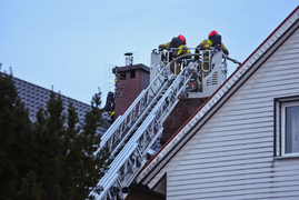 Pożar dachu domu jednorodzinnego przy ul. Warmińskiej zdjęcie nr 223311