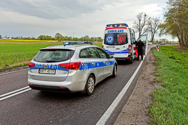 Wypadł z zakrętu i dachował w rowie