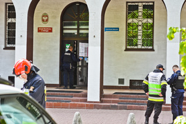 Alarm bombowy w Urzędzie Skarbowym w Elblągu zdjęcie nr 223686