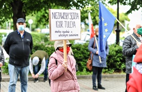 Protestowali w obronie sędziego 