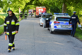 Uderzył w drzewo, wpadł do rowu z wodą i... uciekł  (aktualizacja) 