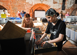 Galeria wypełniona muzyką Galeria wypełniona muzyką