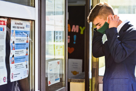 Najpierw dezynfekcja, potem obliczenia. Ósmoklasiści piszą egzamin z matematyki