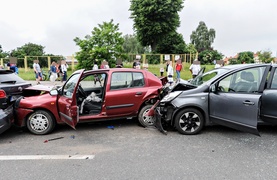 Kraksa sześciu aut przy targowisku