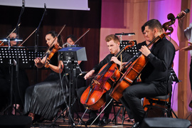 „Czy powtórzysz te melodie, co z gór płyną…” EOK i muzyka Disneya