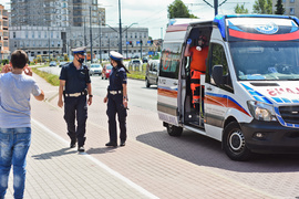 Rowerzystka potrąciła kobietę wysiadającą z autobusu