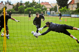 Pomarańczowo-czarny początek sezonu