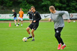 Pomarańczowo-czarny początek sezonu